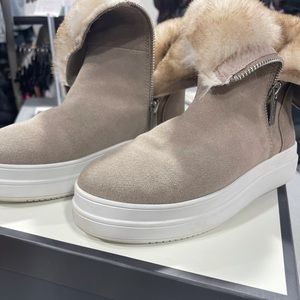 J slide waterproof sneakers with fur